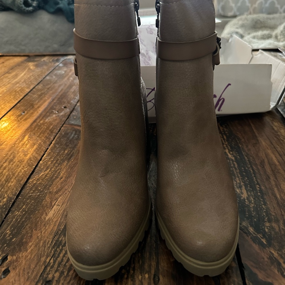 Blowfish Women's Tan Ankle Boots - Picture 4 of 5